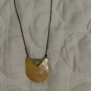 Women's 17.5" necklace with porcelain charm